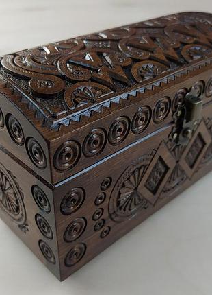 Різьблена шкатулка з горіха 18.7×9.6×11.3 см | дерев’яна скринька ручної роботи | елітний подарунок з карпат