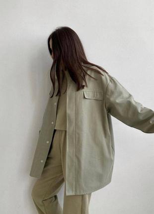 Куртка-рубашка оливка свободная прямого кроя модная трендовая стильная однотонная1 фото