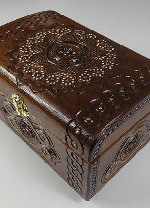 Різьблена шкатулка з горіха 21×15×13.5 см | дерев’яна скринька ручної роботи | подарунок з карпат