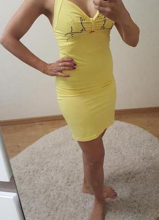 Яркое желтое платье со стразами. размер s-m.4 фото