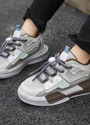 Кросівки на хлопчиків і дівчаток