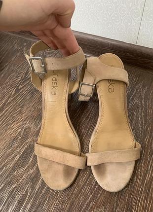 Босоніжки натуральна шкіра замш бежеві 38