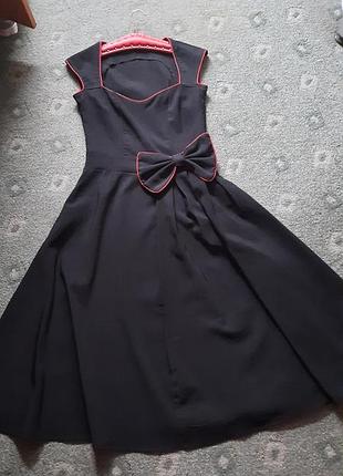 Прекрасное платье с юбкой солнце и бантом