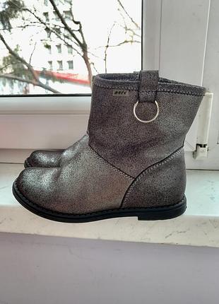 Демі  ботинки 30 р