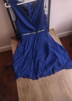 Вечірня сукня насиченого волошкового кольору з v-подібним вирізом2 фото