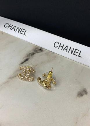 Стильні брендові сережки гвоздики золотого кольору6 фото