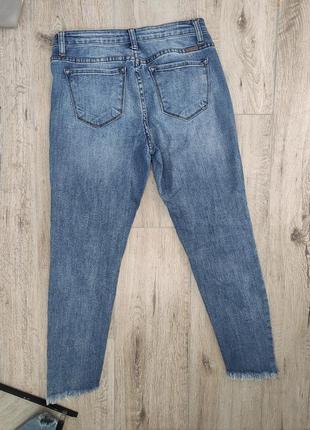 Укороченные джинсы с эффектом старения бойфренди7 фото