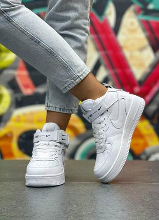 Жіночі кросівки nike air force 1 mid utility all white / кросівки найк білі2 фото