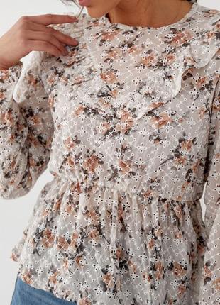 Ніжна блуза з вишивкою і квітковим принтом4 фото