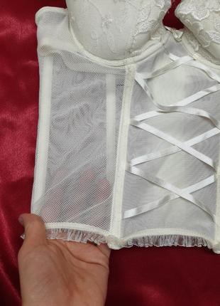 Білий білий молочний мереживний вінтажний сексуальний корсет в сіточку з вишивкою однотонний з м'якими паролоновыми чашками на бретелях чашка з у4 фото