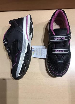 Дитячі кросівки *geox*
