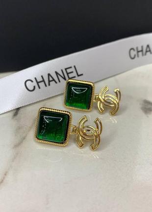 Брендові стильні сережки з великим зеленим каменем позолота5 фото