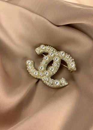 Брендовий брошка з перлами дизайн з логотипом посріблені