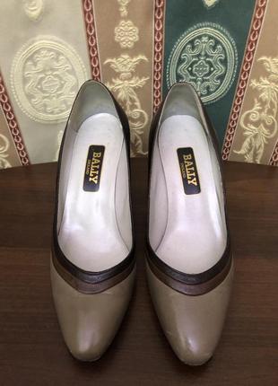 Туфлі швейцарського бренду bally
