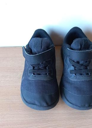Легкі-дихаючі кросівки nike 22 р. по устілці 14 см