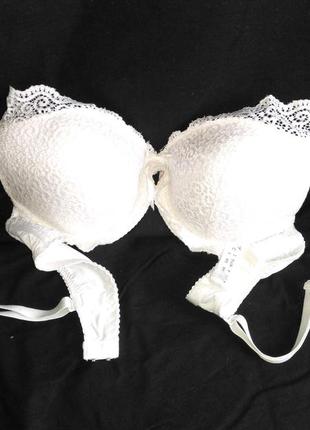 Хороший белый бюстгальтер