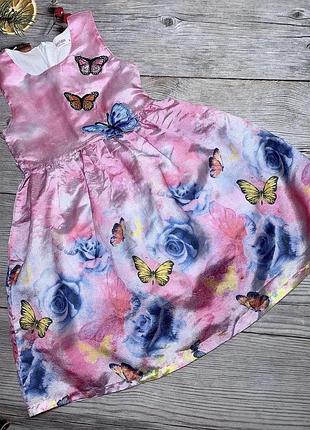 Нежное платье с бабочками