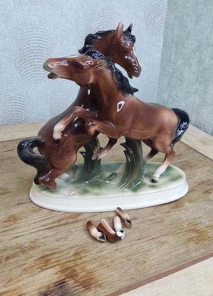 Фарфоровая статуэтка две лошади кони под реставрацию