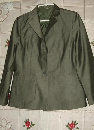 Пиджак женский,италия,светло-зеленого или ближе к болотному.
