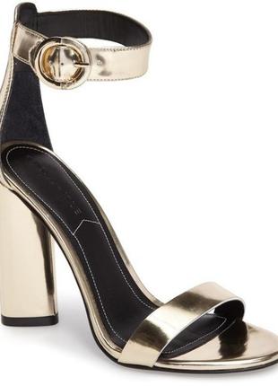 Золотистые босоножки на каблуке kendall+kylie
