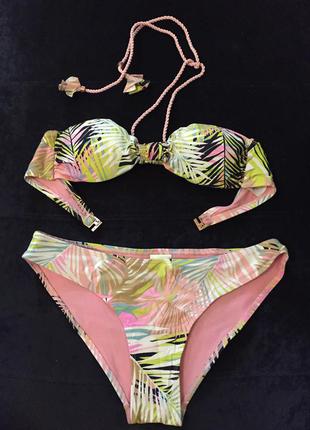 Яркий купальник бандо