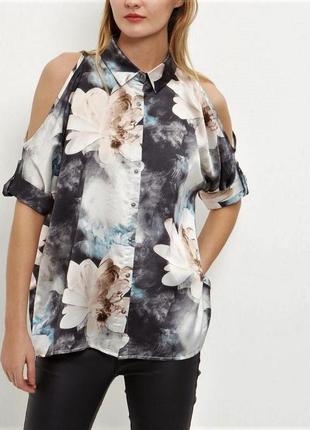Атласная рубашка оверсайз,блуза с цветочным принтом с открытыми плечами parisian2 фото