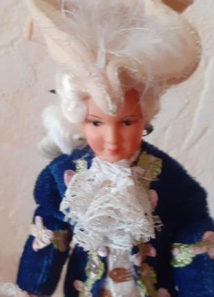 Вінтажна сувенірна лялька в оксамитовому костюмі 18 століття4 фото