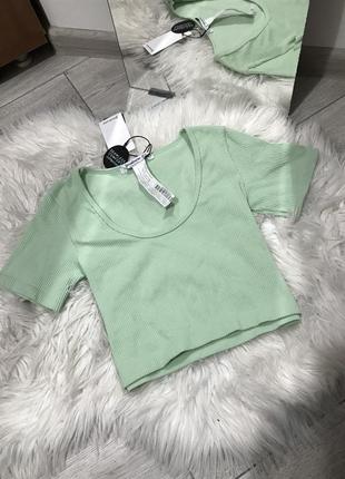 Футболка вкорочена