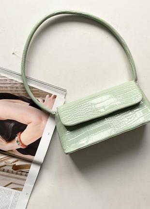 Красива сумка лакова фісташкового кольору