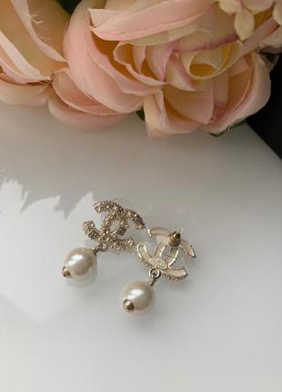 Брендові стильні сережки з перлами позолота3 фото