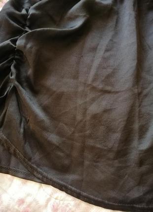 Чорна сатинова міні спідниця від англійського бренду boohoo4 фото