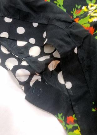 Укороченная блузка в горошек  цветами черная4 фото