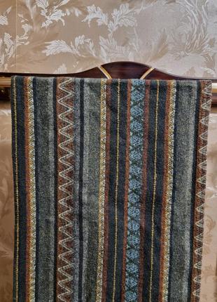 Гарний шерстяний шарф у стилі missoni