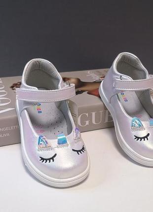 Дуже красиві перламутрові туфельки для маленьких принцес.1 фото