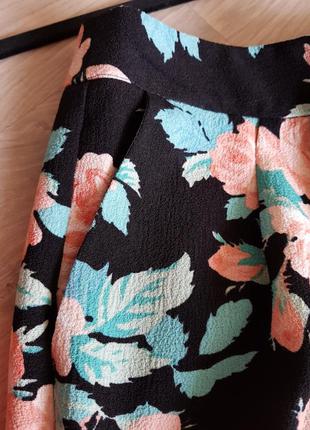 Шикарные шорты бермуды рыхлая ткань в розах.3 фото