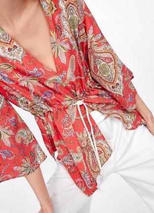 Асиметрична блузка з принтом і шнурком на талії zara3 фото