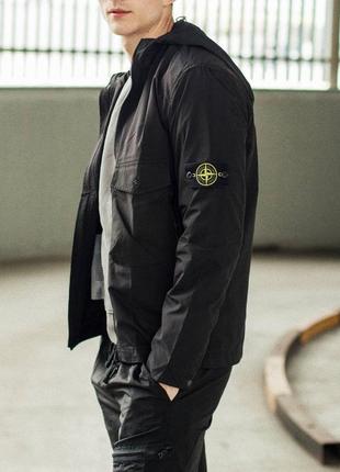 Черная куртка ветровка с капюшоном1 фото