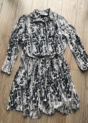 Очень красивое платье с животным принтом