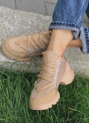 Кроссовки женские