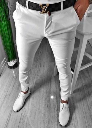 Зауженные брюки классические белые1 фото
