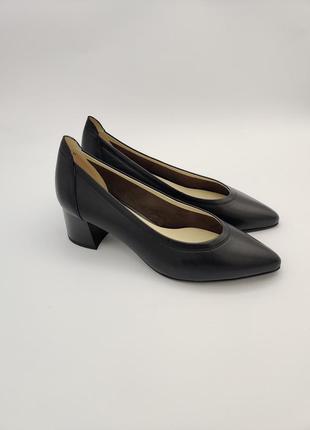Туфлі жіночі класичні чорні натуральна шкіра низький каблук fabio monelli1 фото