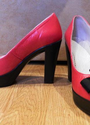 Літні туфлі-босоніжки. натуральна шкіра. ідеальний стан. 1+1=3 на все!!!