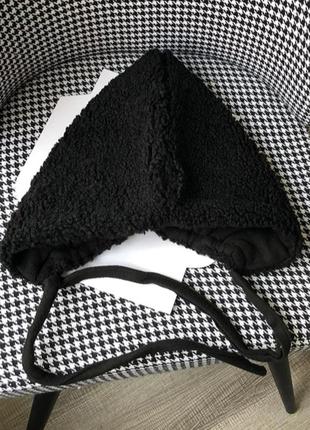 Жіноча шапка-каптур на зав'язках чорна2 фото