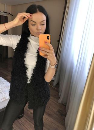 Чорна желетка