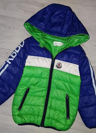 Стильна, легка,  курточка весна-осінь.