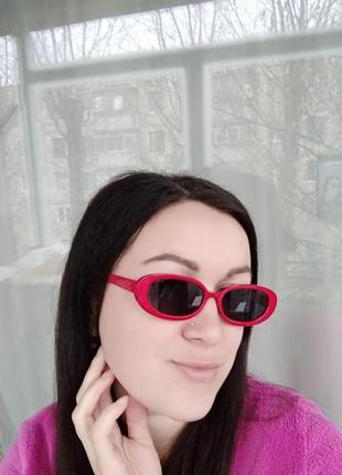 Стильные овальные очки в красной оправе7 фото