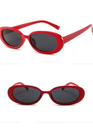 Стильні овальні окуляри в червоній оправі