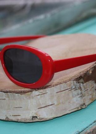 Стильные овальные очки в красной оправе5 фото