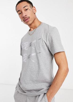 Футболка reebok cl gp aov t-shirt in gray