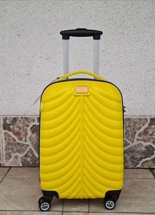 Яркий желтый чемодан mcs турция